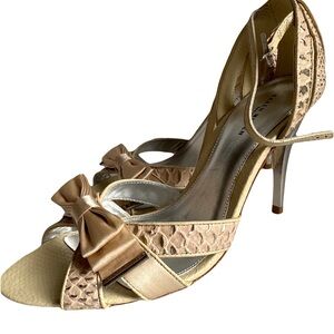 Elegant Bow Accent Heels Karen Millen 40